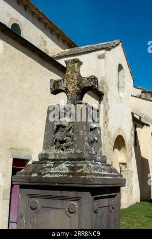 Artonne. Cross stone in front of Saint Martin church. Puy de Dome department. Auvergne Rhone Alpes. France Stock Photo