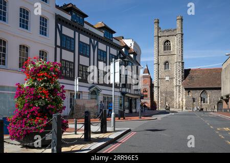 The Market Place and St Laurence Church in the town centre, Reading, Berkshire, England, United Kingdom, Europe Stock Photo