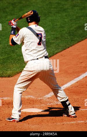American League's Joe Mauer of the Minnesota Twins at bat during the MLB  baseball Home Run Derby in St. Louis, Monday, July 13, 2009. (AP Photo/Jeff  Roberson Stock Photo - Alamy