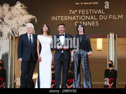 210708 -- CANNES, July 8, 2021 -- French actor Andre Dussollier, French actress Sophie Marceau, French director Francois Ozon and French actress Geraldine Pailhas From L to R arrive for the screening of Tout s est bien passe Everything Went Fine in Cannes, southern France, July 7, 2021. Everything Went Fine will compete for the Palme d Or during the 74th Cannes International Film Festival.  FRANCE-CANNES-FILM FESTIVAL-RED CARPET-EVERYTHING WENT FINE GaoxJing PUBLICATIONxNOTxINxCHN Stock Photo