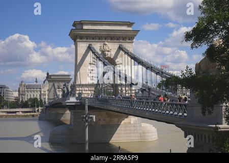 Chain Bridge, Szechenyi Lanchid, connecting Buda and Pest across the River Danube, Budapest, Hungary Stock Photo