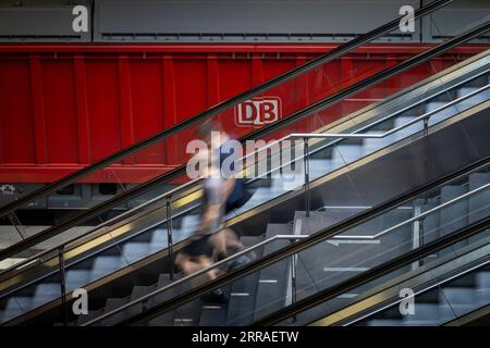 Berlin, Deutschland. 07th Sep, 2023. A wagon with the Deutsche Bahn logo stands on a platform in Berlin Central Station. Berlin, 07.09.2023. Credit: dpa/Alamy Live News Stock Photo