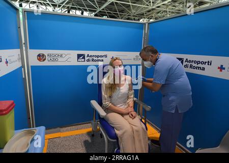 210729 -- ROME, July 29, 2021 -- A medical worker administers a dose of the COVID-19 vaccine to a recipient at the Fiumicino airport in Rome, Italy, July 29, 2021. Passengers can get vaccinated after showing their flight tickets at a newly opened COVID-19 vaccination point in Fiumicino airport. Photo by /Xinhua ITALY-ROME-AIRPORT-COVID-19-VACCINATION AlbertoxLingria PUBLICATIONxNOTxINxCHN Stock Photo