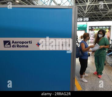 210729 -- ROME, July 29, 2021 -- A Passenger talks with a medical worker at a vaccination point of the Fiumicino airport in Rome, Italy, July 29, 2021. Passengers can get vaccinated after showing their flight tickets at a newly opened COVID-19 vaccination point in Fiumicino airport. Photo by /Xinhua ITALY-ROME-AIRPORT-COVID-19-VACCINATION AlbertoxLingria PUBLICATIONxNOTxINxCHN Stock Photo