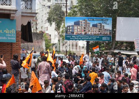 Rajkot, India. 7th September, 2023. Crowds of people gather during Janmashtami in Rajkot Sadar Bazar. Credit: Nasirkhan Davi/Alamy Live News Stock Photo