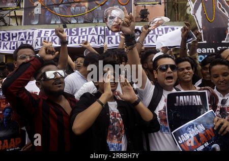 Kolkata, India. 7th Sep, 2023. Fans of actor Shah Rukh Khan hold a rally in his support in the movie ''Jawan'' outside the cinema where the movie is being shown. on September 7, 2023 in Kolkata, India. (Credit Image: © Saikat Paul/eyepix via ZUMA Press Wire) EDITORIAL USAGE ONLY! Not for Commercial USAGE! Stock Photo