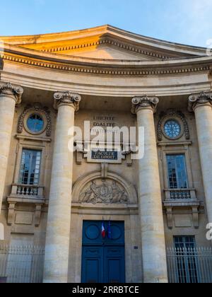 UNIVERSITE DE PARIS SORBONNE 高級 ジャケット M UNIVERSITE DE PARIS SORBONNE 高級 ジャケット M