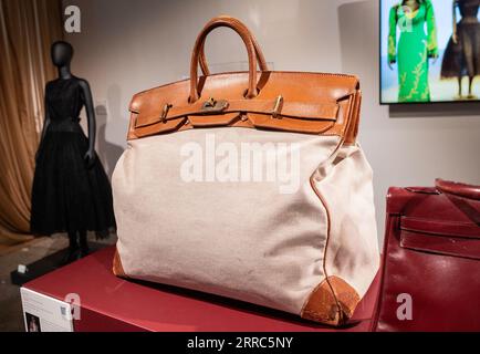 New York, USA. 07th Sep, 2023. Chai Swift and Ecru Toile Market Bucket Bag  by Hermes from Lauren Bacall collection seen during a press view at  Sotheby's auction house in New York