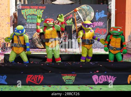 TMNT Donatello, Michelangelo, Leonardo and Raphael TMNT Date: 2007 Stock  Photo - Alamy