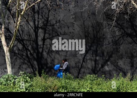 Santiago, Metropolitana, Chile. 7th Sep, 2023. A man picks up garbage on a street in Santiago, Chile. (Credit Image: © Matias Basualdo/ZUMA Press Wire) EDITORIAL USAGE ONLY! Not for Commercial USAGE! Stock Photo