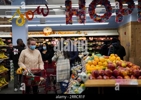 211115 -- NEW YORK, Nov. 15, 2021 -- People shop at a grocery