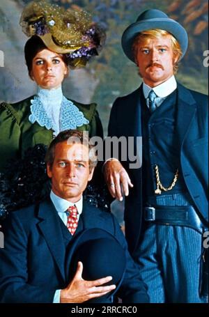 BUTCH CASSIDY AND THE SUNDANCE KID 1969 20th Century Fox film with Paul Newman (seated) as Butch, Robert Redford as Sundance and  and Katherine Ross as Etta Place Stock Photo