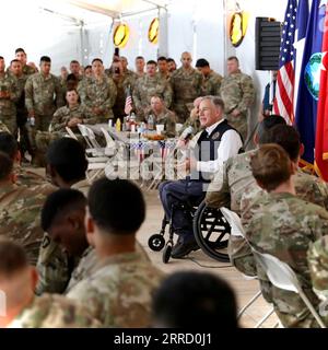 STYLELOCATIONTexas Gov. Greg Abbott, right, delivers remarks to members of the Texas Military Department and the Texas Department of Public Safety during an early Thanksgiving celebration November 24, 2021 in Del Rio, Texas. Credit Image: /Planet Pix via ZUMA Press Wire Texas Gov. Greg Abbott Serves Thanksgiving to National Guard Soldiers on the Mexican Border Capt.xPhilxFountain/Dod PUBLICATIONxNOTxINxCHN Greg.Abbott 20211124 018.jpg Stock Photo