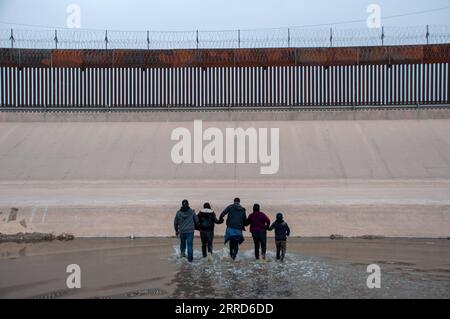 211205 -- WASHINGTON, Dec. 5, 2021 -- File photo taken on March 9, 2021 shows migrants attempting to cross the Rio Bravo river on the border between Mexico and the United States, from Ciudad Juarez, Mexico. Photo by /Xinhua Xinhua Headlines: America no longer shining city on a hill DavidxPeinado PUBLICATIONxNOTxINxCHN Stock Photo