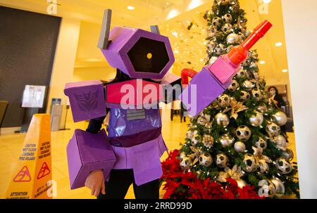 211212 -- MISSISSAUGA, Dec. 12, 2021 -- A cosplayer poses for photos during the TFcon Toronto event in Mississauga, Canada, Dec. 11, 2021. As one of the largest fan-run Transformers conventions in the world, the TFcon Toronto event is held in Mississauga from Friday to Sunday. Photo by /Xinhua CANADA-MISSISSAUGA-TRANSFORMERS CONVENTION ZouxZheng PUBLICATIONxNOTxINxCHN Stock Photo