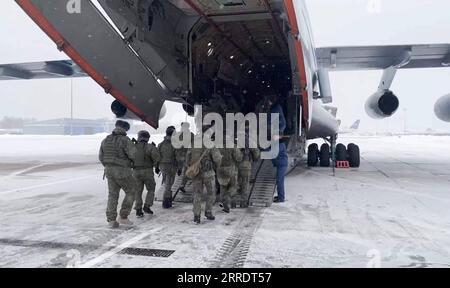 220107 -- MOSCOW, Jan. 7, 2022 -- Screenshot taken on Jan. 6, 2022 shows soldiers boarding a military transport aircraft at the Chkalovsky airfield on the outskirts of Moscow, Russia. The Russian Aerospace Forces are delivering a contingent to Kazakhstan as part of a peacekeeping mission organized by the Collective Security Treaty Organization CSTO, the military bloc said Thursday. The Russian Defense Ministry/Handout via Xinhua RUSSIA-MOSCOW-CSTO-PEACEKEEPERS TO KAZAKHSTAN BaixXueqi PUBLICATIONxNOTxINxCHN Stock Photo