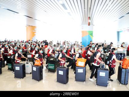 220316 -- HONG KONG, March 16, 2022 -- Chinese mainland medical staff arrive in Hong Kong, south China, March 16, 2022. Another batch of the Chinese mainland medical staff on Wednesday arrived in Hong Kong to support the local fight against the COVID-19 epidemic. The team consists of 300 members, including doctors, nurses, radiographers and administrative staff from 22 public hospitals in the neighboring Guangdong Province.  CHINA-HONG KONG-MAINLAND-MEDICAL TEAM-ARRIVAL CN LixGang PUBLICATIONxNOTxINxCHN Stock Photo