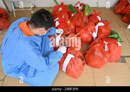220326 -- QUANZHOU, March 26, 2022 -- A courier checks residents order lists at a supermarket s distribution center in Quanzhou, southeast China s Fujian Province, March 26, 2022. More than 100 local express delivery couriers have volunteered to deliver goods for residents amid the recent COVID-19 resurgence in Quanzhou. Photo by /Xinhua CHINA-FUJIAN-QUANZHOU-COVID-19-VOLUNTEER COURIERS CN ZhouxYi PUBLICATIONxNOTxINxCHN Stock Photo