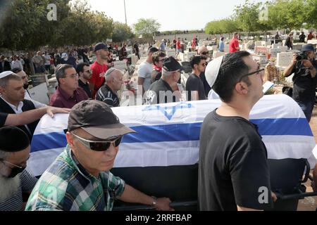 220410 -- KFAR SABA ISRAEL, April 10, 2022 -- Mourners carry the coffin of a victim during a funeral in Kfar Saba, Israel, on April 10, 2022. Three Israeli people were killed in a shooting attack by a Palestinian man in central Tel Aviv on the evening of April 7. The Palestinian gunman was killed by Israeli forces in the early morning of the next day after several hours of a manhunt. Gideon via Xinhua ISRAEL-KFAR SABA-SHOOTING ATTACK-VICTIM-FUNERAL Markowicz/JINI PUBLICATIONxNOTxINxCHN Stock Photo