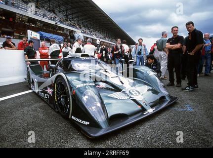 Bentley Team racing in the 2001 Le Mans 24 Hour race with Bentley Speed 8 Prototype race cars. Stock Photo