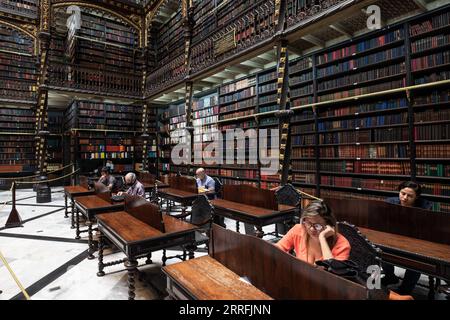 220420 -- RIO DE JANEIRO, April 20, 2022 -- People read in the Royal Portuguese Cabinet of Reading in Rio de Janeiro, Brazil, April 19, 2022.  BRAZIL-RIO DE JANEIRO-LIBRARY WangxTiancong PUBLICATIONxNOTxINxCHN Stock Photo