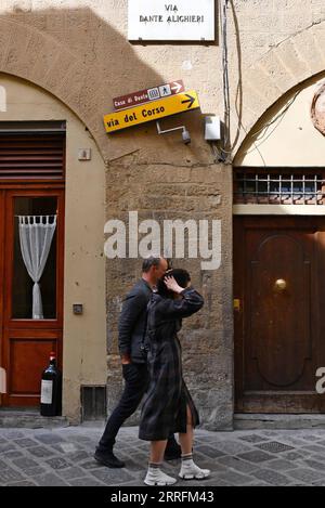 220421 FLORENCE April 21 2022 Tourists stand outside Dante