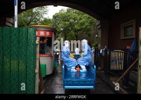 220427 -- SHANGHAI, April 27, 2022 -- Tian Ge L and He Yanping go to a residential area by tricycle for nucleic acid test in Beicai Town of east China s Shanghai, April 26, 2022. Tian Ge and He Yanping, both general practitioners, conduct a door-to-door nucleic acid test for residents without negative results in mass testing or antigen testing in Beicai.  CHINA-SHANGHAI-BEICAI-NUCLEIC ACID TEST CN JinxLiwang PUBLICATIONxNOTxINxCHN Stock Photo
