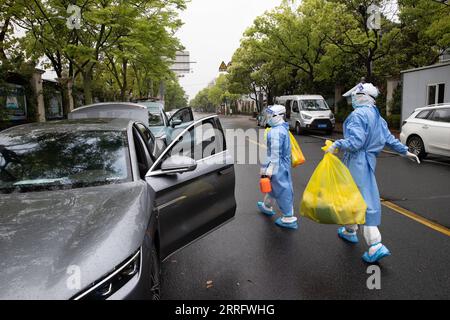 220427 -- SHANGHAI, April 27, 2022 -- Tian Ge R and He Yanping carry medical materials for conducting nucleic acid test in Beicai Town of east China s Shanghai, April 26, 2022. Tian Ge and He Yanping, both general practitioners, conduct a door-to-door nucleic acid test for residents without negative results in mass testing or antigen testing in Beicai.  CHINA-SHANGHAI-BEICAI-NUCLEIC ACID TEST CN JinxLiwang PUBLICATIONxNOTxINxCHN Stock Photo