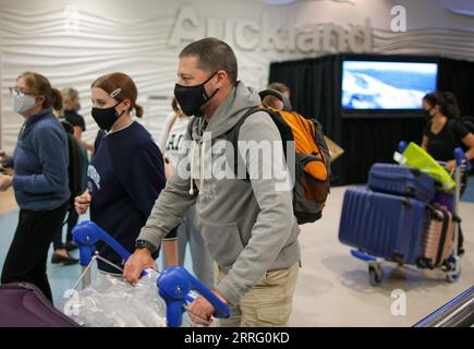 220502 -- AUCKLAND, May 2, 2022 -- People arrive at Auckland International Airport in New Zealand, May 2, 2022. From midnight Sunday, New Zealand s borders have opened to visitors from 60 visa waiver countries for the first time since closing its international borders in March 2020 over COVID-19. Photo by /Xinhua NEW ZEALAND-BORDERS-REOPEN ZhaoxGang PUBLICATIONxNOTxINxCHN Stock Photo