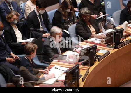220506 -- UNITED NATIONS, May 6, 2022 -- United Nations Secretary-General Antonio Guterres speaks during a meeting of the UN Security Council on the situation in Ukraine at the UN headquarters in New York May 5, 2022.  UN-SECURITY COUNCIL-MEETING-UKRAINE XiexE PUBLICATIONxNOTxINxCHN Stock Photo
