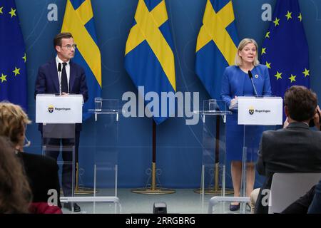 220516 -- STOCKHOLM, May 16, 2022 -- Swedish Prime Minister Magdalena Andersson R holds a press conference together with the Moderate Party s leader Ulf Kristersson in Stockholm, Sweden, on May 16, 2022. Magdalena Andersson on Monday announced the official decision to start the process of the country s application to become a member of the North Atlantic Treaty Organization NATO. /Government Offices of Sweden/Handout via Xinhua SWEDEN-STOCKHOLM-NATO-PM NinnixAndersson PUBLICATIONxNOTxINxCHN Stock Photo