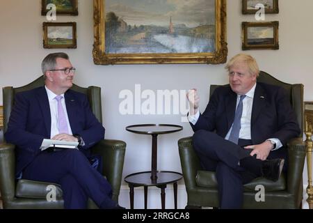 220517 -- BELFAST, May 17, 2022 -- British Prime Minister Boris Johnson R meets with the Democratic Unionist Party DUP leader Jeffrey Donaldson during his visit in Belfast, Northern Ireland, Britain, May 16, 2022. /No 10 Downing Street/Handout via Xinhua BRITAIN-BELFAST-BORIS JOHNSON-VISIT AndrewxParsons PUBLICATIONxNOTxINxCHN Stock Photo