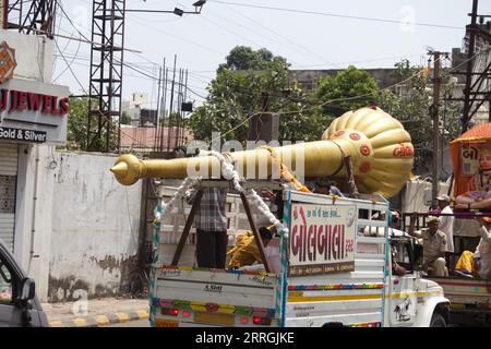 Rajkot, India. 7th September, 2023. Tableau of Lord Hanuman's mace on the occasion of Krishna Janmashtami at Malviya Chowk, Rajkot. Credit: Nasirkhan Davi/Alamy Live News Stock Photo