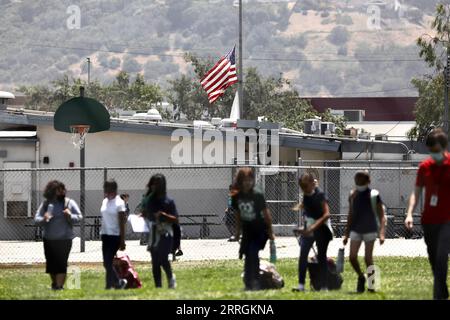 220526 -- CALIFORNIA, May 26, 2022 -- The U.S. flag flies at half-staff at William Northrup Elementary School in Los Angeles County, California, the United States, May 25, 2022, to honor the victims of the Texas elementary school mass shooting. TO GO WITH Roundup: Southern California authorities on high alert after Texas school mass shooting U.S.-CALIFORNIA-ELEMENTARY SCHOOL-HIGH ALERT GaoxShan PUBLICATIONxNOTxINxCHN Stock Photo