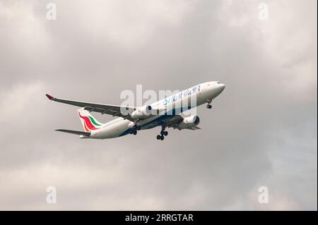 15.07.2023, Singapore, Republic of Singapore, Asia - SriLankan Airlines Airbus A330-300 passenger jet with registration 4R-ALQ lands at Changi Airport. Stock Photo