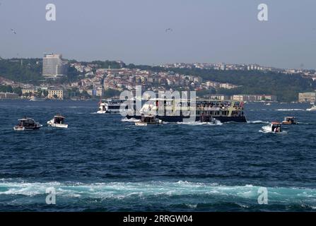 220601 -- ISTANBUL, June 1, 2022 -- Tourists cruise the Bosporus Strait in Istanbul, Turkey, May 29, 2022. Shadati TURKEY-ISTANBUL-SUMMER ShaxDati PUBLICATIONxNOTxINxCHN Stock Photo