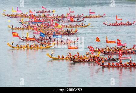 220603 -- ANKANG, June 3, 2022 -- Dragon boat crew members compete in a traditional Chinese dragon boat race on Hanjiang River in Ankang City, northwest China s Shaanxi Province, June 3, 2022, the day of China s traditional Dragon Boat Festival. Photo by Shao Xiangdong/Xinhua CHINA-DRAGON BOAT FESTIVAL-FOLK CUSTOMCN ShaoxRui PUBLICATIONxNOTxINxCHN Stock Photo