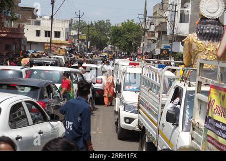 Rajkot, India. 7th September, 2023. Heavy traffic jam at Malviya Chowk during Krishna Janmashtami Rath Yatra. Credit: Nasirkhan Davi/Alamy Live News Stock Photo