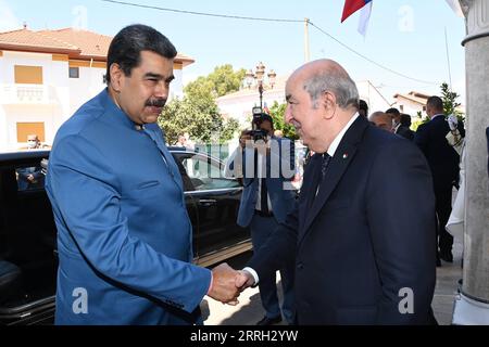 220610 -- ALGIERS, June 10, 2022 -- Algerian President Abdelmadjid Tebboune R shakes hand with visiting Venezuelan President Nicolas Maduro in Algiers, Algeria, June 9, 2022. /Handout via Xinhua ALGERIA-ALGIERS-VENEZUELA-PRESIDENT-VISIT AlgerianxPresidency PUBLICATIONxNOTxINxCHN Stock Photo