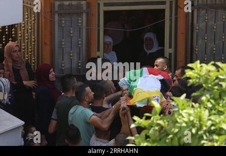 220623 -- NABLUS, June 23, 2022 -- Mourners carry the body of Nabil Ghanim during his funeral in the West Bank city of Nablus on June 23, 2022. The Palestinian liaison office reported that Nabil Ghanim was killed after Israeli soldiers shot him near the security fence close to the city, according to a press statement from the Palestinian Ministry of Health. Photo by /Xinhua MIDEAST-NABLUS-FUNERAL NidalxEshtayeh PUBLICATIONxNOTxINxCHN Stock Photo