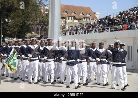 220626 -- ANTANANARIVO, June 26, 2022 -- A military parade is held during a celebration marking the 62nd anniversary of Madagascar s independence in Antananarivo, capital of Madagascar, on June 26, 2022. Madagascar celebrated the 62nd anniversary of its independence on Sunday.  MADAGASCAR-ANTANANARIVO-INDEPENDENCE-62ND ANNIVERSARY LingxXin PUBLICATIONxNOTxINxCHN Stock Photo