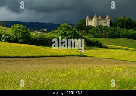 Le château de Champvent au pied du jura vaudois en Suisse Stock Photo