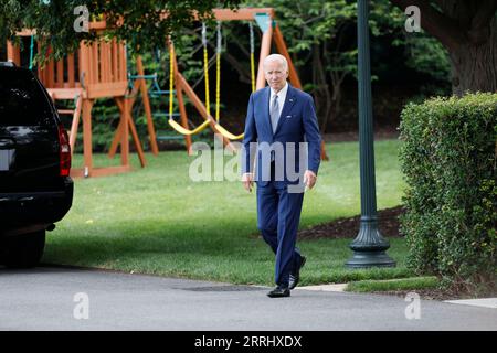 220709 -- WASHINGTON, July 9, 2022 -- U.S. President Joe Biden walks on the South Lawn to board Marine One at the White House in Washington, D.C., July 8, 2022. U.S. President Joe Biden signed an executive order on abortion access on Friday, as the issue continues to divide the society. The move came two weeks after the U.S. Supreme Court struck down the landmark Roe v. Wade and eliminated the constitutional protection of abortion rights for women in the nation. Photo by /Xinhua U.S.-BIDEN-ABORTION ACCESS-EXECUTIVE ORDER TingxShen PUBLICATIONxNOTxINxCHN Stock Photo