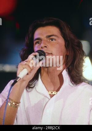 Thomas Anders als Sänger der Band 'Modern Talking' bei einem Auftritt, Deutschland um 1986. Stock Photo