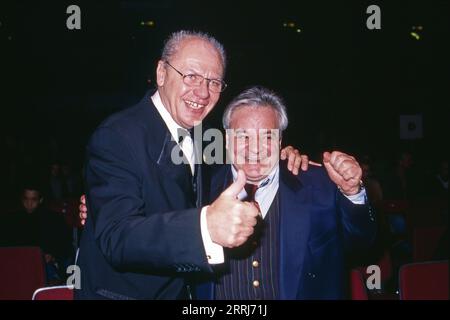 Klaus Peter Kohl, deutscher Boxpromoter und Unternehmer, mit dem ehemaligen argentinischen Fußballer Jorge Paolino, Deutschland um 1996. Stock Photo