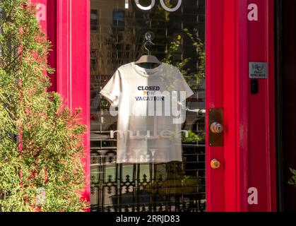 A store in Chelsea in New York on Thursday, August 31, 2023 announces that it is observing the Labor Day weekend and closing for vacation..  (© Richard B. Levine) Stock Photo