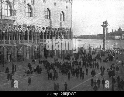 'The Dark Hours of Italy; The &quot;Piazzetta&quot;, in front of the Doge's Palace. Areas of Venice threatened, November 4, 1917, at the most critical moment of the Austro-German offensive', 1917. From &quot;L'Album de la Guerre 1914-1919, Volume 2&quot; [L'Illustration, Paris, 1924] . Stock Photo