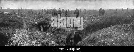 'Sur le front occidental: la prise de la Crete de Vimy; Sur les positions conquises: le nettoyage des boyaux et des abris ou des Allemands ont pu rester dissimul&#xe9;s', 1917. First World War: Western front; the taking of Vimy Ridge. Clearing shells and shelters from conquered positions to prevent Germans from remaining hidden. From &quot;L'Album de la Guerre 1914-1919, Volume 2&quot; [L'Illustration, Paris, 1924]. Stock Photo