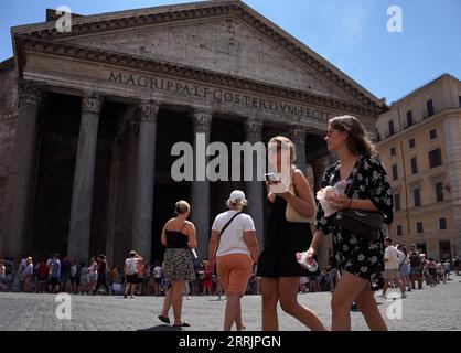 220802 -- ROME, Aug. 2, 2022 -- A woman holds bottles of water as she walks past the Pantheon in Rome, Italy, on Aug. 2, 2022.  ITALY-ROME-HOT WEATHER JinxMamengni PUBLICATIONxNOTxINxCHN Stock Photo
