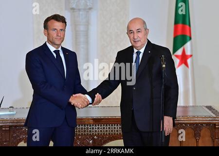 220827 -- ALGIERS, Aug. 27, 2022 -- Algerian President Abdelmadjid Tebboune R shakes hands with French President Emmanuel Macron at a signing ceremony in Algiers, Algeria, on Aug. 27, 2022. Algeria and France on Saturday signed a joint declaration for a renewed partnership at the end of the three-day visit of French President Emmanuel Macron. /Handout via Xinhua ALGERIA-ALGIERS-FRANCE-PRESIDENT-VISIT AlgerianxPresidency PUBLICATIONxNOTxINxCHN Stock Photo